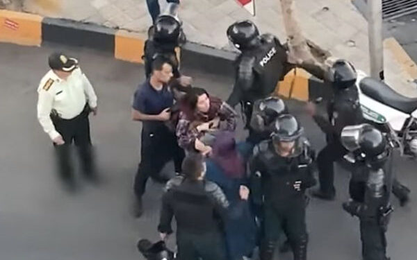 برگزار شدن دادگاههای مجازی چند دقیقه ای برای زنان بازداشت شده در جریان جنبش «زن زندگی آزادی»