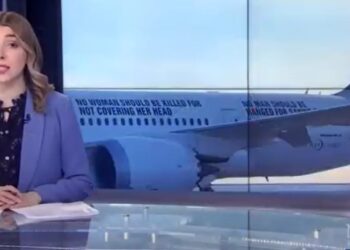 بوئینگ ۷۸۷ با تصویر مهسا امینی.