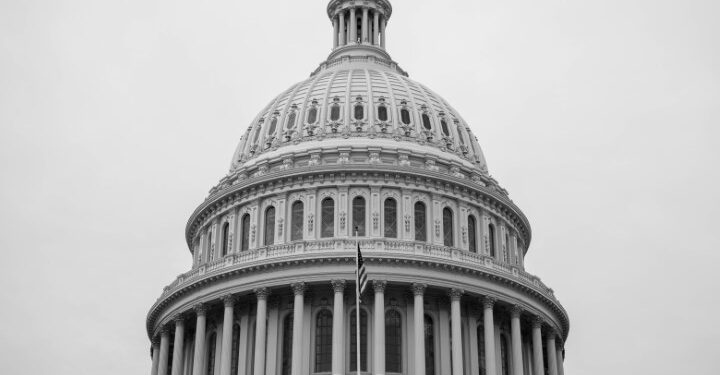 توافق بایدن و رئیس مجلس نمایندگان آمریکا بر سر افزایش «سقف بدهی»