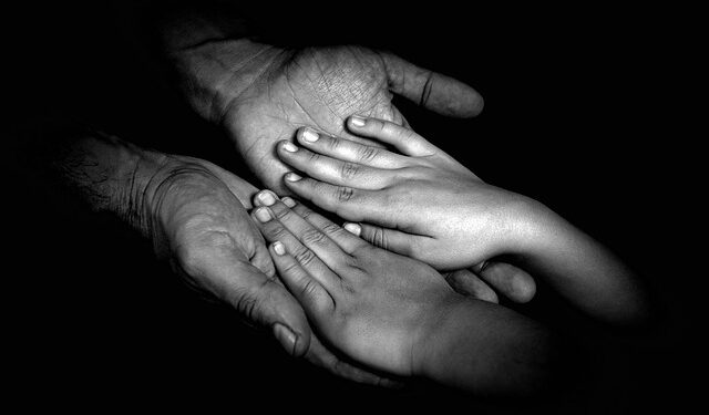 دست‌های بچه‌های کثیف – مترجم: زهره واعظیان