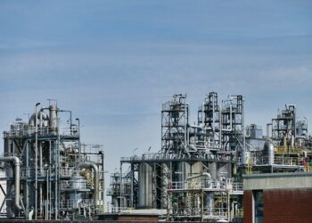 اوپک: نفت ایران در سال ۲۰۲۳ با    ۱۷ درصد افت قیمت فروخته شد